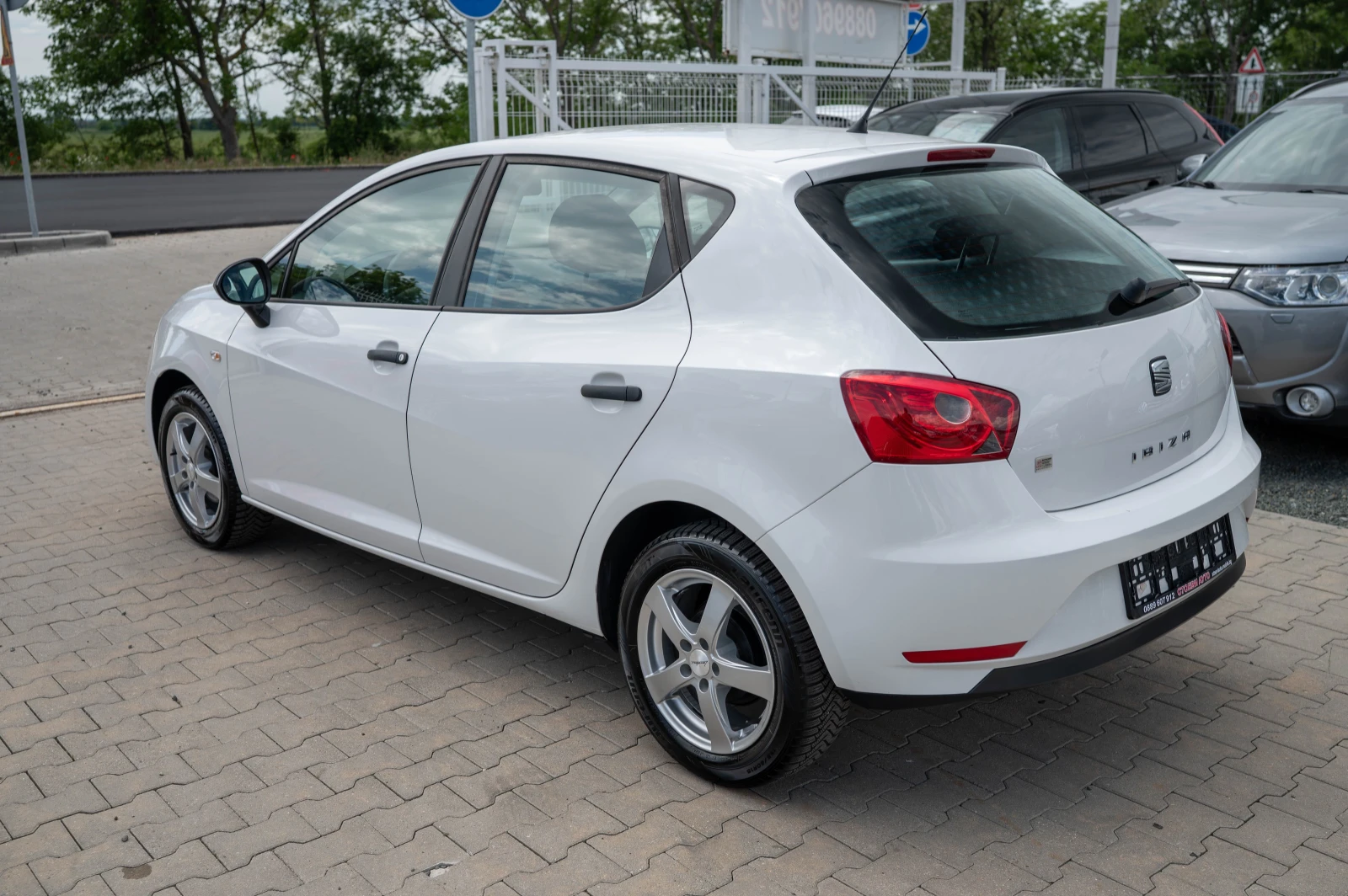 Seat Ibiza 1.4i* 86кс* 2012г* , снимка 6 - Автомобили и джипове - 54607774