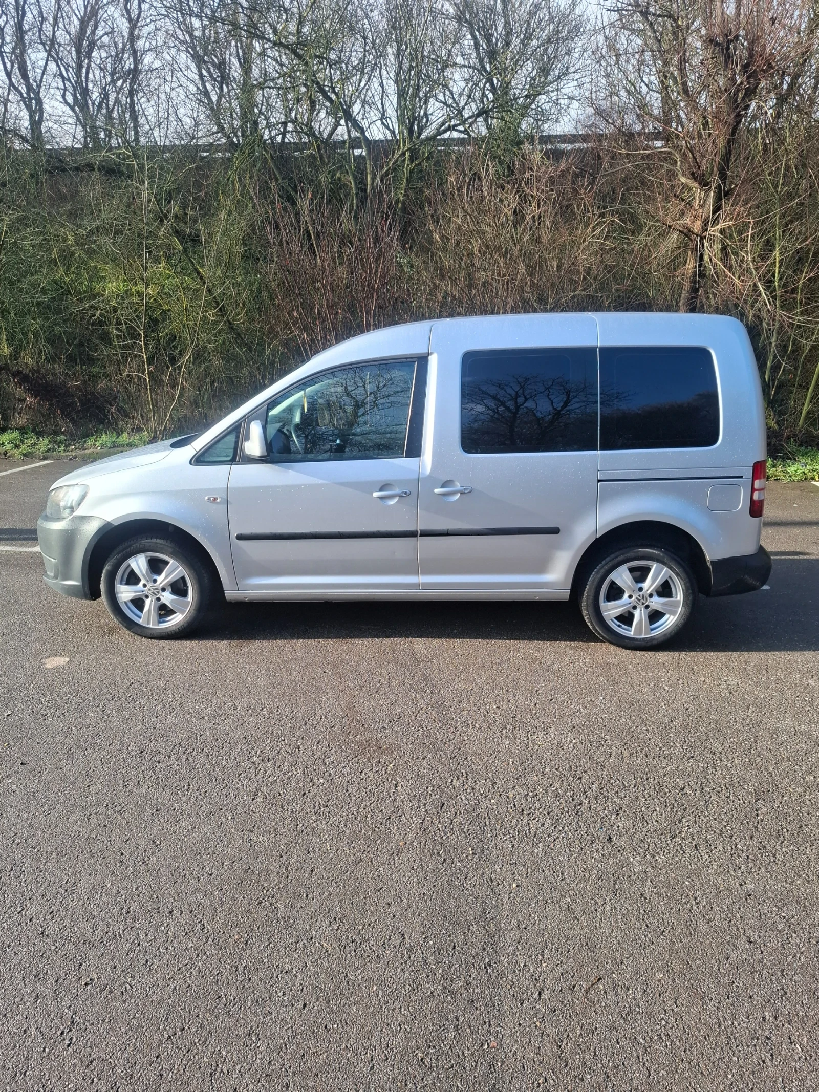 VW Caddy 16 тди, снимка 3 - Автомобили и джипове - 54671005