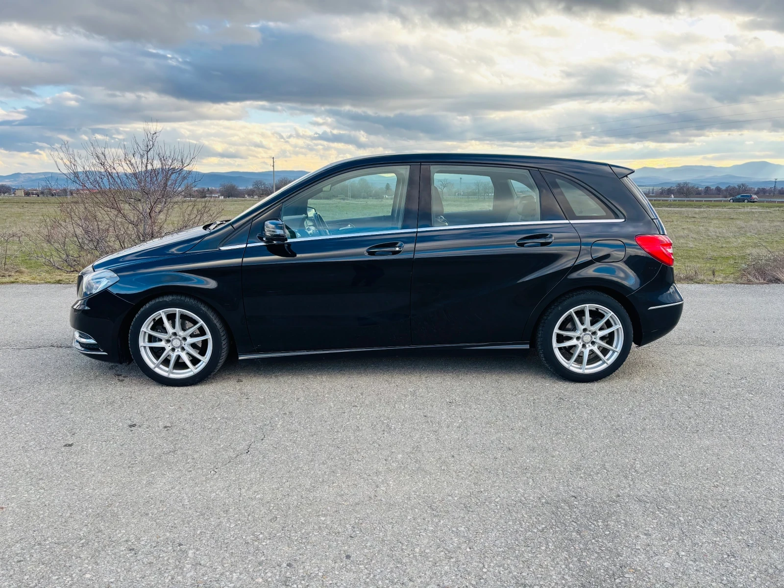 Mercedes-Benz B 200 FACELIFT, снимка 11 - Автомобили и джипове - 54724338