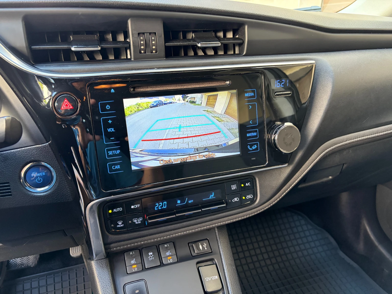 Toyota Auris 1.8Hybrid e-CVT Edition S Facelift- в Гаранция, снимка 11 - Автомобили и джипове - 55093838