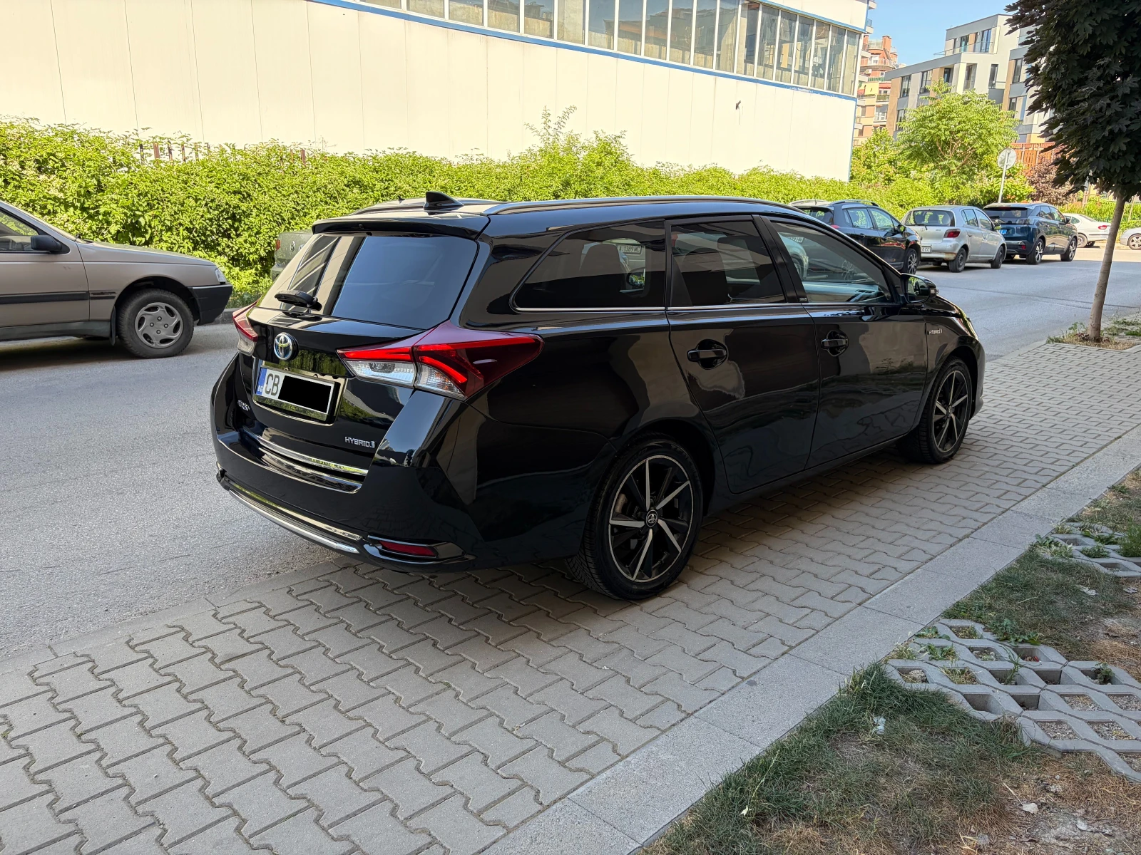 Toyota Auris 1.8Hybrid e-CVT Edition S Facelift- в Гаранция, снимка 3 - Автомобили и джипове - 55093838