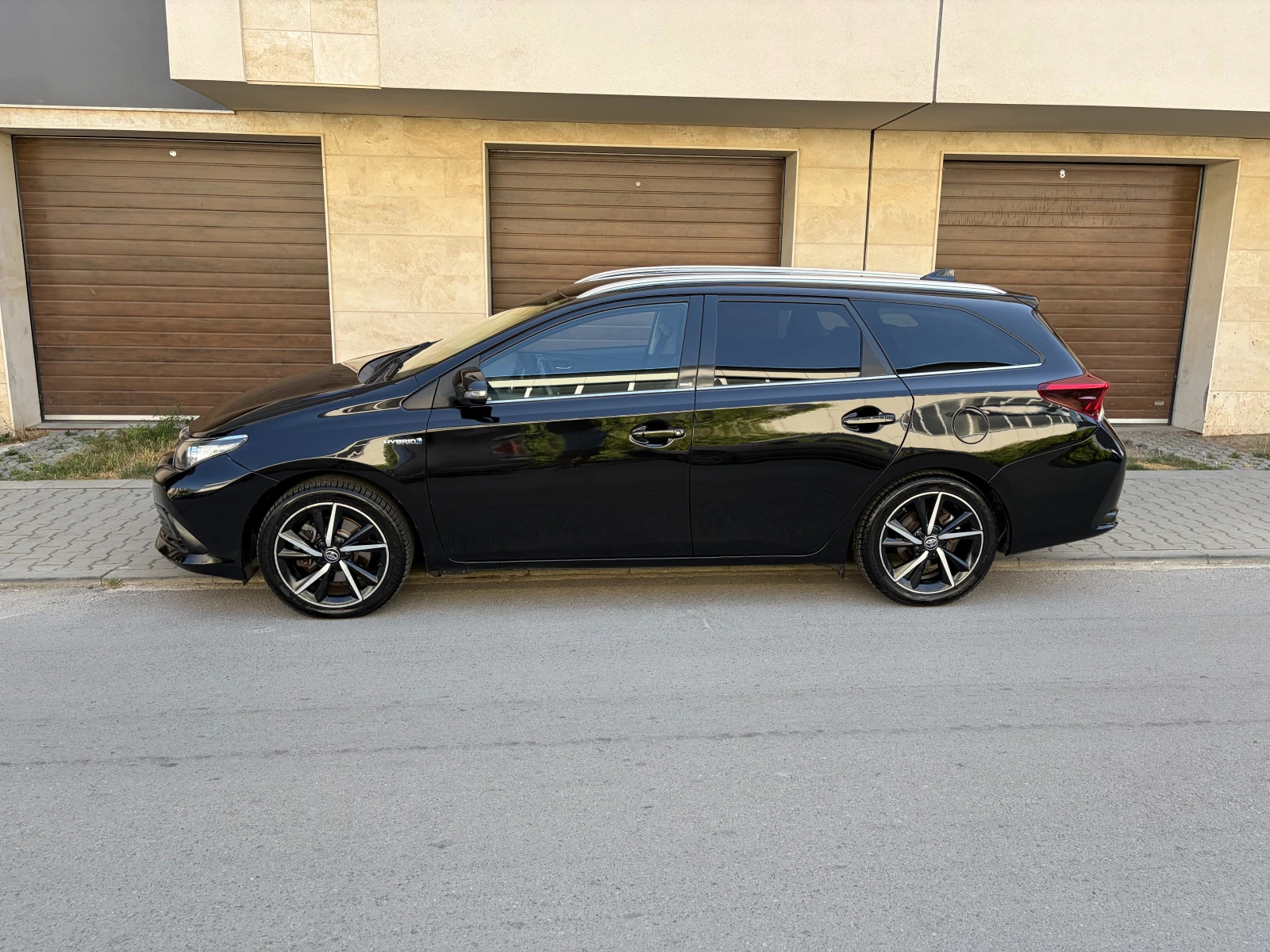 Toyota Auris 1.8Hybrid e-CVT Edition S Facelift- в Гаранция, снимка 5 - Автомобили и джипове - 55093838
