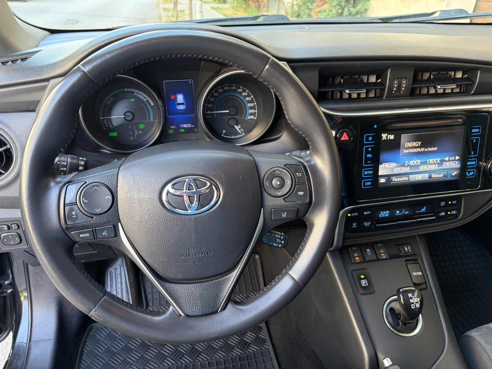 Toyota Auris 1.8Hybrid e-CVT Edition S Facelift- в Гаранция, снимка 9 - Автомобили и джипове - 55093838