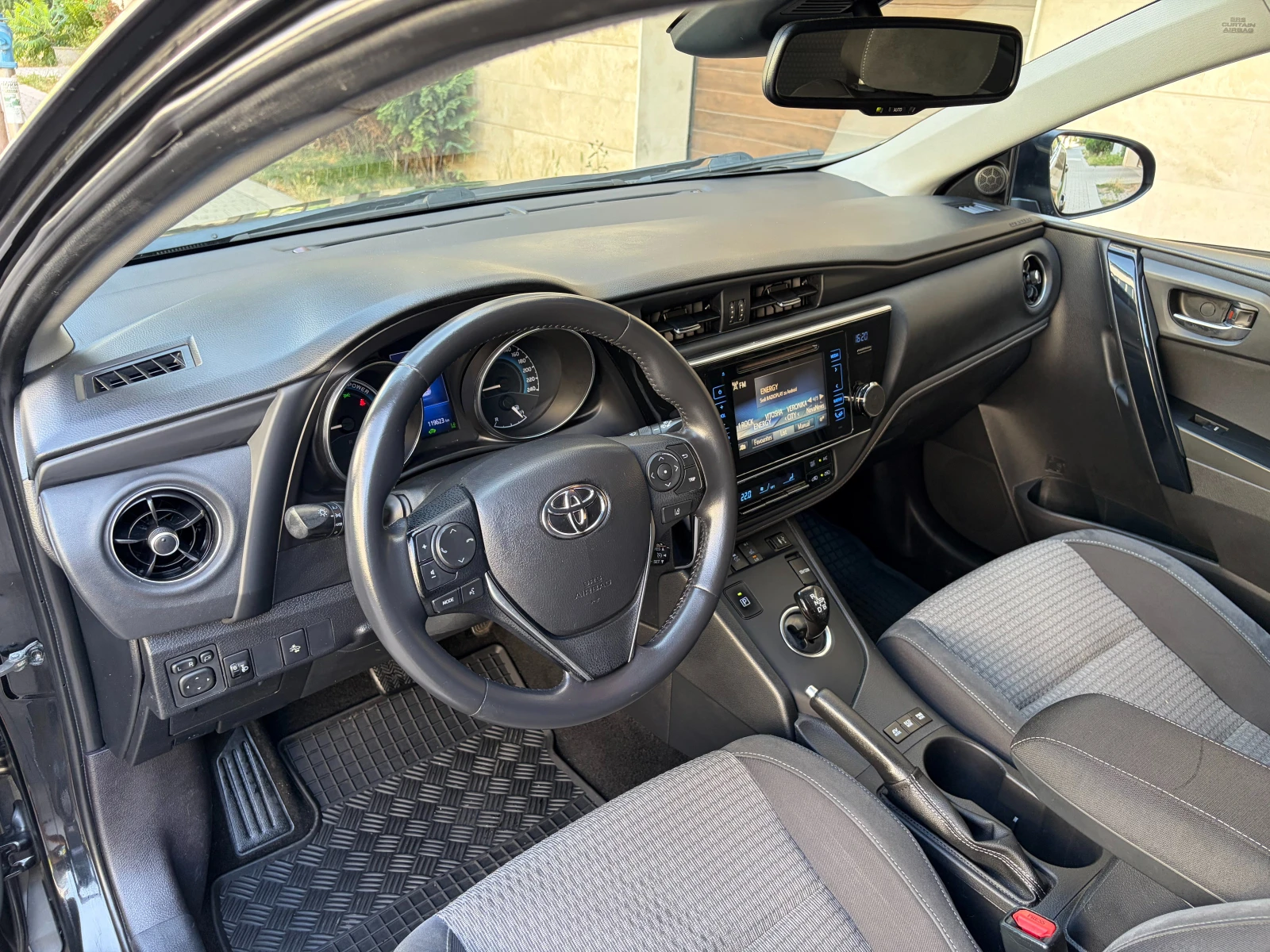 Toyota Auris 1.8Hybrid e-CVT Edition S Facelift- в Гаранция, снимка 7 - Автомобили и джипове - 55093838
