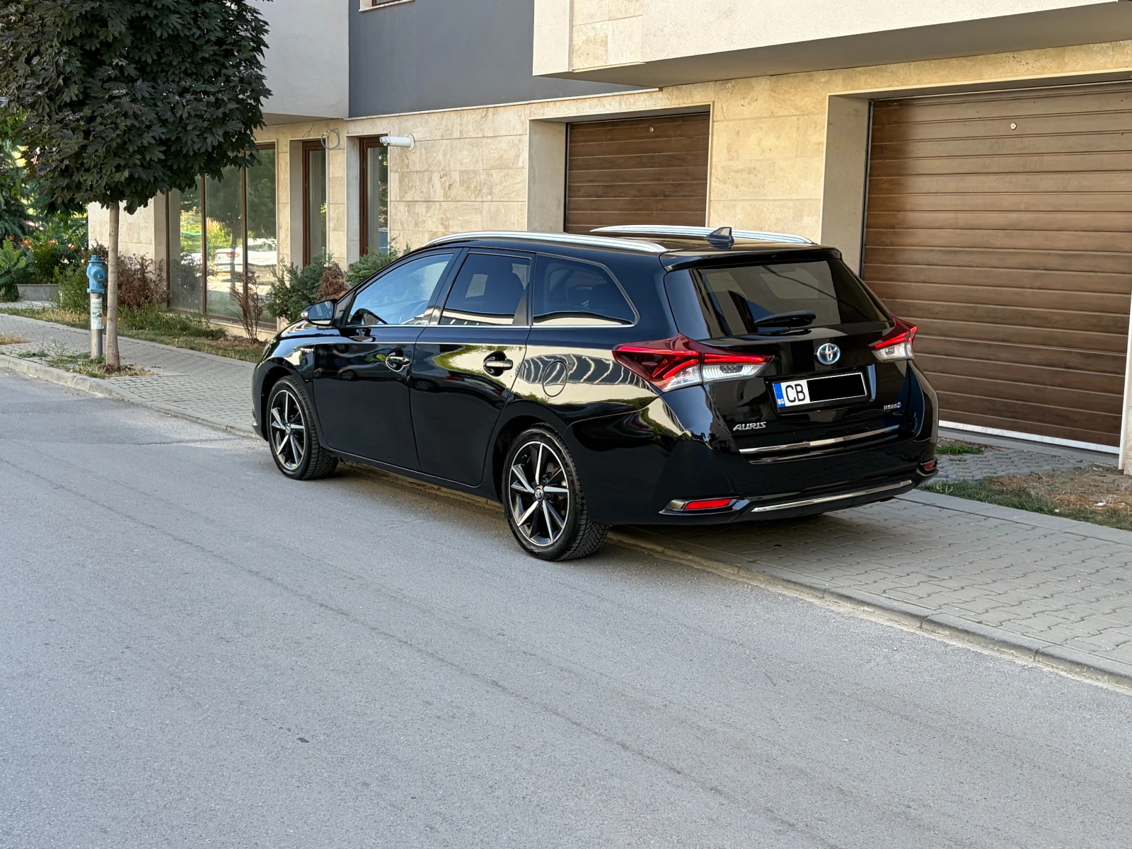 Toyota Auris 1.8Hybrid e-CVT Edition S Facelift- в Гаранция, снимка 4 - Автомобили и джипове - 55093838