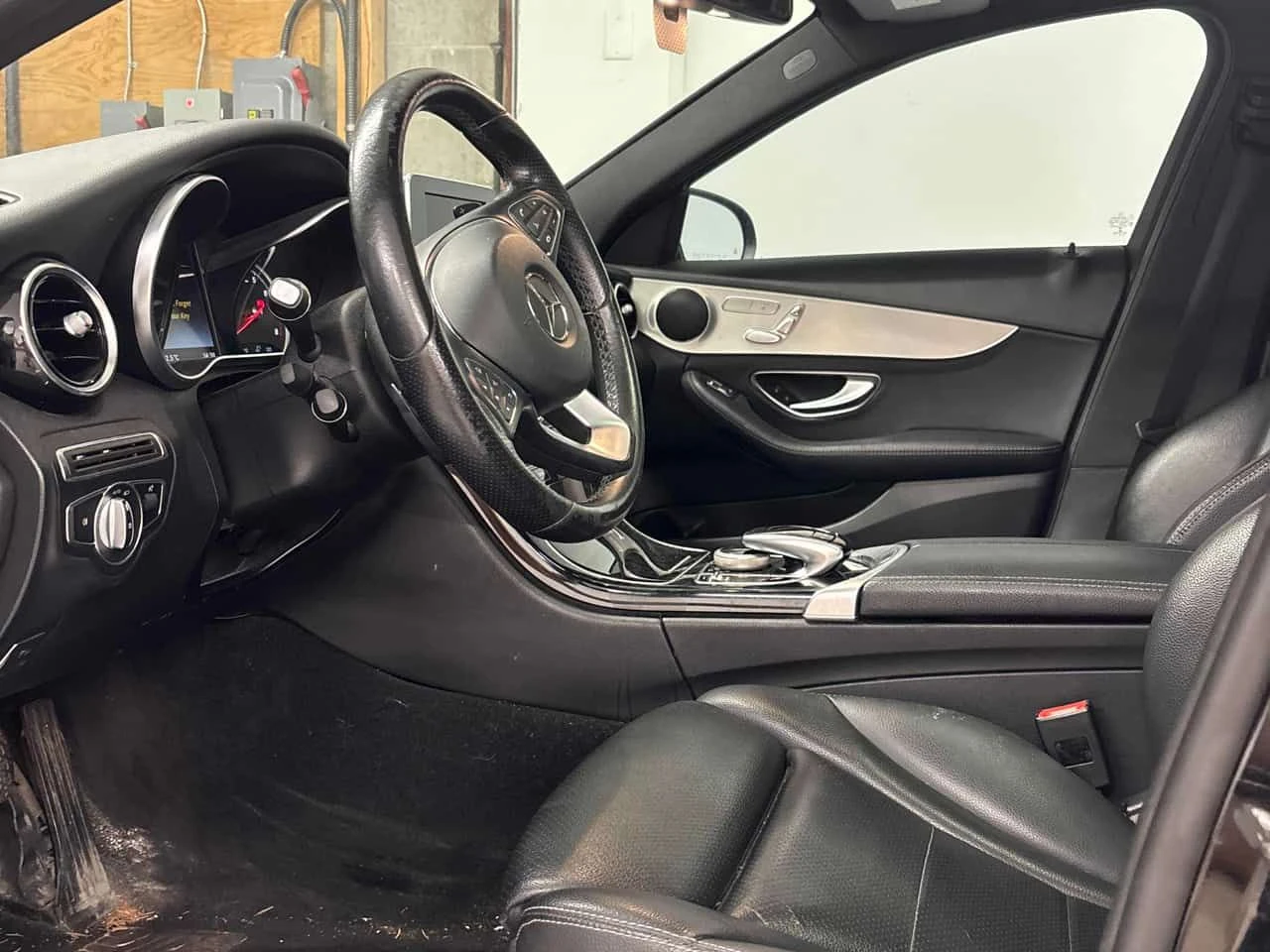 Mercedes-Benz C 300 * АВТОКРЕДИТ * ГЛАВНО ПРЕДСТАВИТЕЛСТВО, снимка 8 - Автомобили и джипове - 55456731