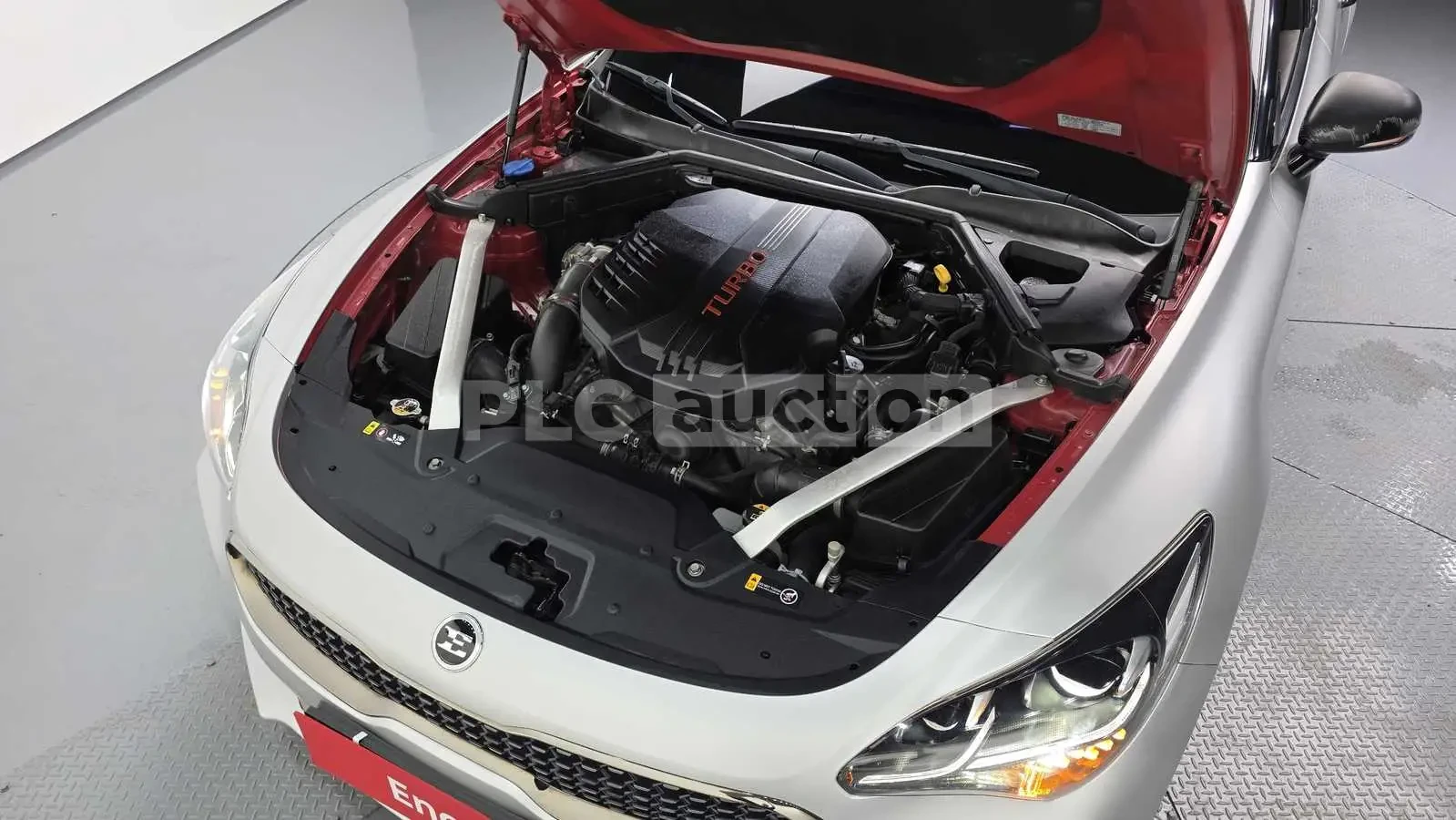 Kia Stinger GT 3.3| HUD| ОБДУХВАНЕ| PANO| DISS| 360, снимка 6 - Автомобили и джипове - 55538152