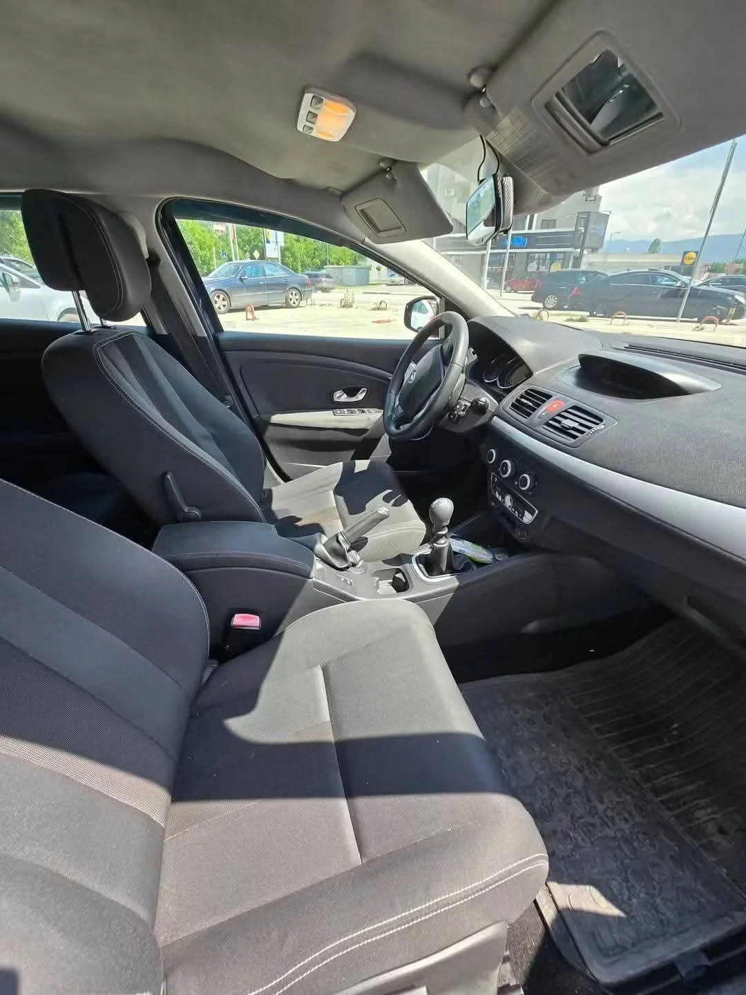 Renault Megane, снимка 9 - Автомобили и джипове - 56522991