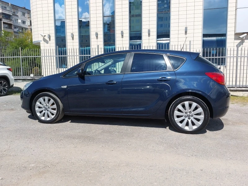 Opel Astra 1.7CDTi COSMO/SPORT NAVI КОЖА 6ск FACELIFT 5 БРОЯ, снимка 3 - Автомобили и джипове - 48008435