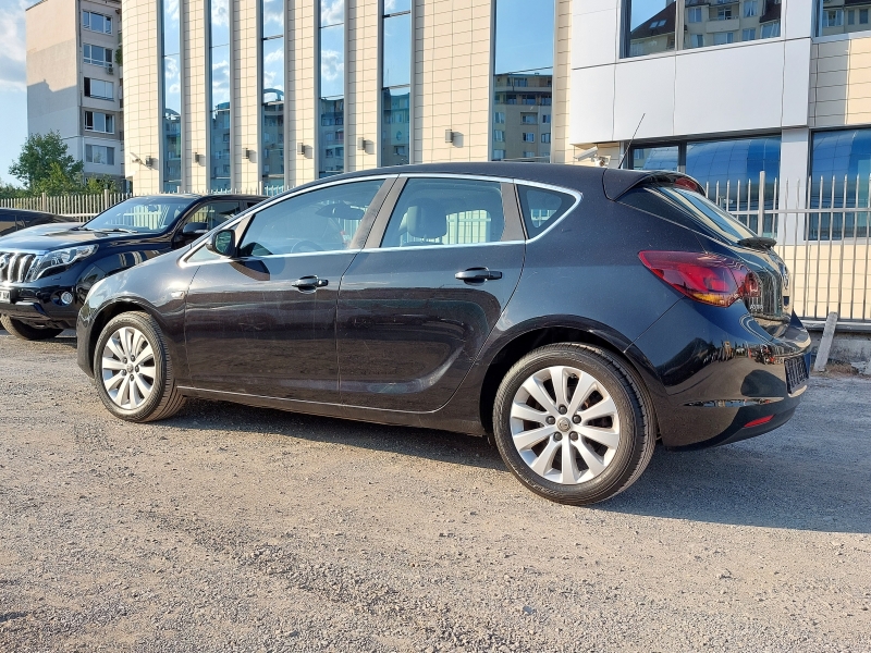 Opel Astra 1.7CDTi COSMO/SPORT NAVI КОЖА 6ск FACELIFT 5 БРОЯ, снимка 7 - Автомобили и джипове - 38467467