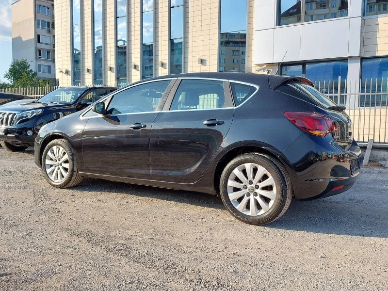 Opel Astra 1.7CDTi COSMO/SPORT NAVI КОЖА 6ск FACELIFT 5 БРОЯ, снимка 7 - Автомобили и джипове - 48008435