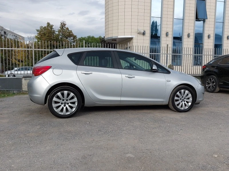 Opel Astra 1.7CDTi COSMO/SPORT NAVI КОЖА 6ск FACELIFT 5 БРОЯ, снимка 13 - Автомобили и джипове - 48008435