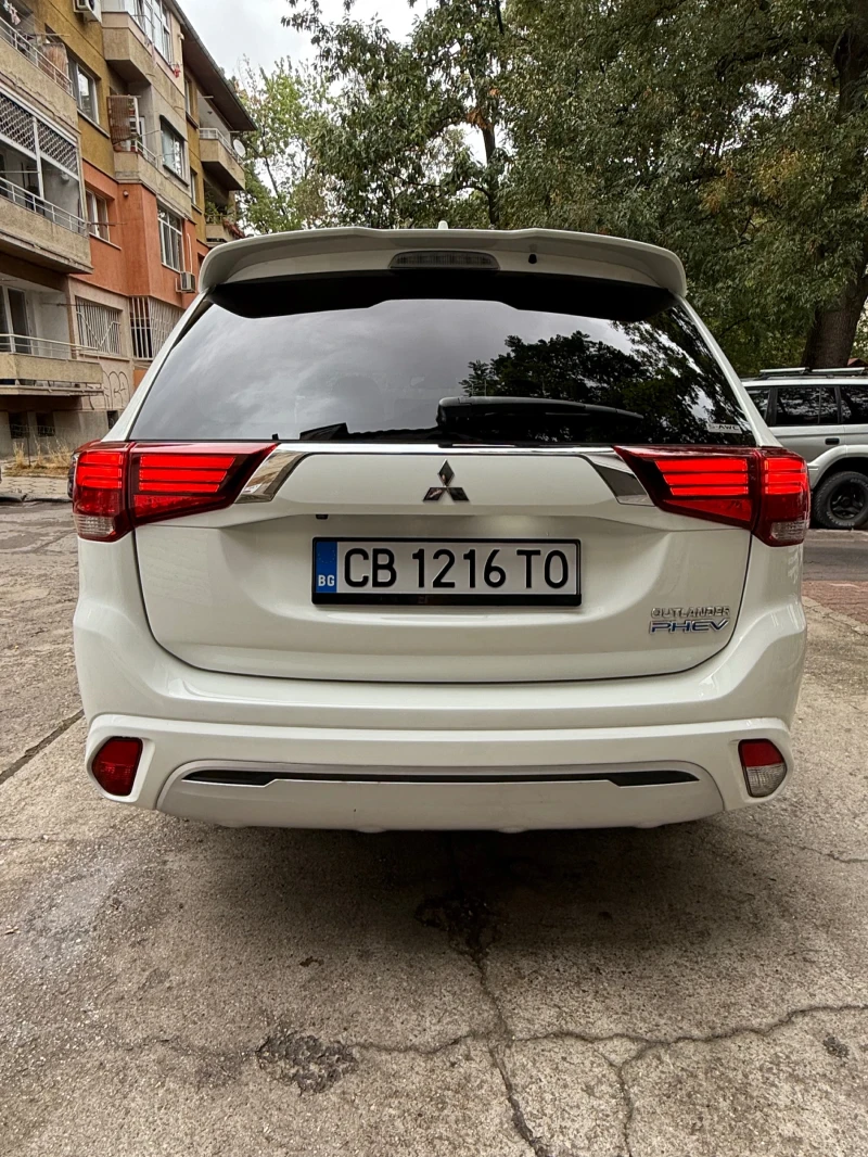 Mitsubishi Outlander 2.5 PHVE Plug-in Hybrid 4х4, снимка 4 - Автомобили и джипове - 52555333