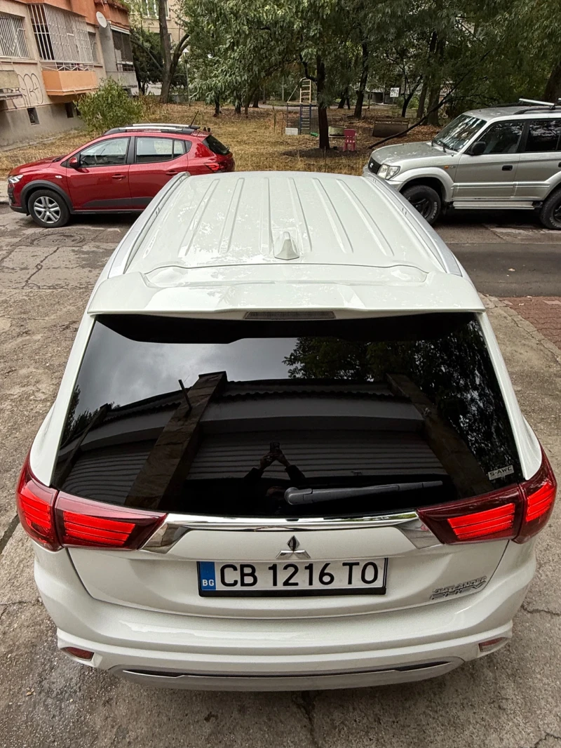Mitsubishi Outlander 2.5 PHVE Plug-in Hybrid 4х4, снимка 5 - Автомобили и джипове - 52555333