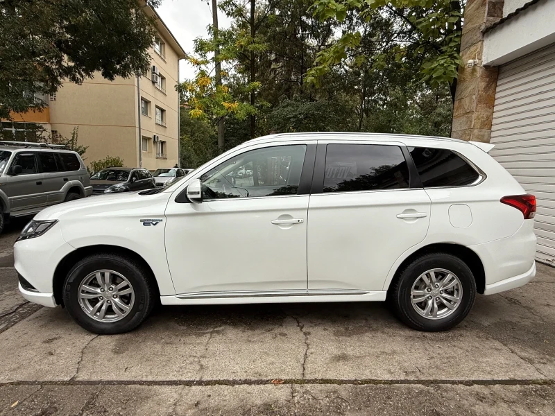Mitsubishi Outlander 2.5 PHVE Plug-in Hybrid 4х4, снимка 2 - Автомобили и джипове - 52555333