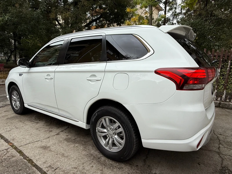 Mitsubishi Outlander 2.5 PHVE Plug-in Hybrid 4х4, снимка 3 - Автомобили и джипове - 52555333
