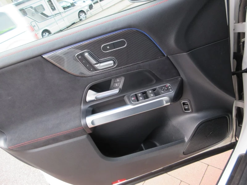 Mercedes-Benz GLB 35 AMG 4Matic, снимка 10 - Автомобили и джипове - 52350225