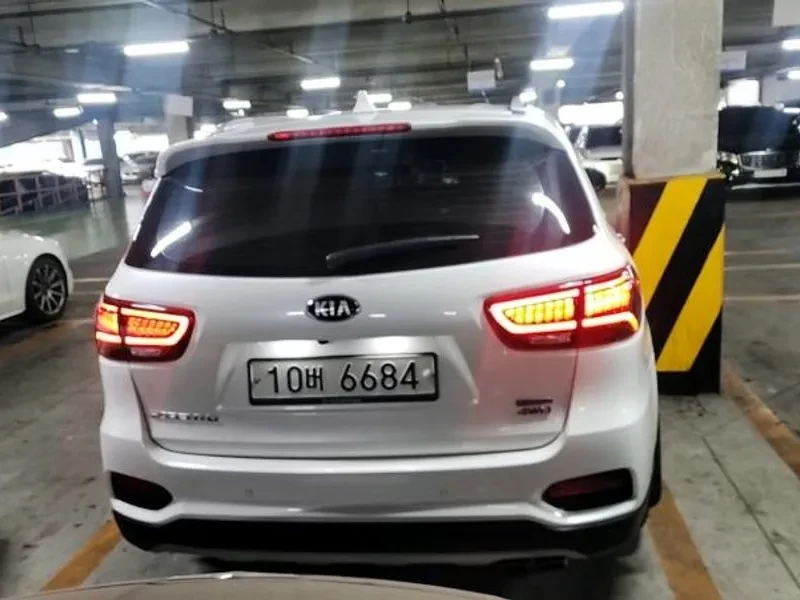Kia Sorento 2.2 4Wd Number One Edition - САМО 30% АВАНС!, снимка 3 - Автомобили и джипове - 55474395