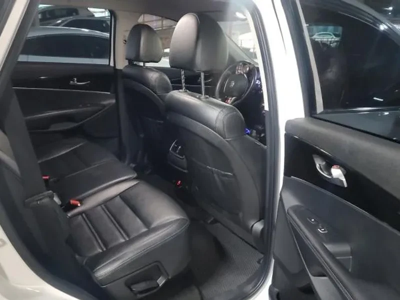 Kia Sorento 2.2 4Wd Number One Edition - САМО 30% АВАНС!, снимка 6 - Автомобили и джипове - 55474395