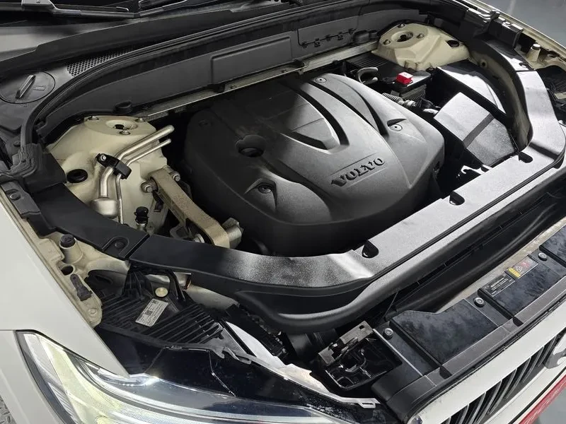 Volvo XC60 D4 - САМО 30% АВАНС, снимка 6 - Автомобили и джипове - 55927651