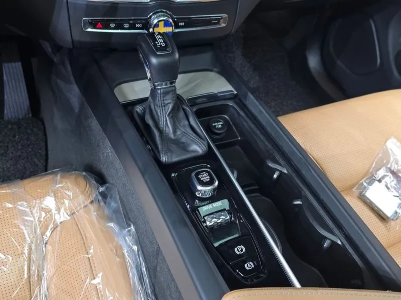 Volvo XC60 D4 - САМО 30% АВАНС, снимка 9 - Автомобили и джипове - 55927651