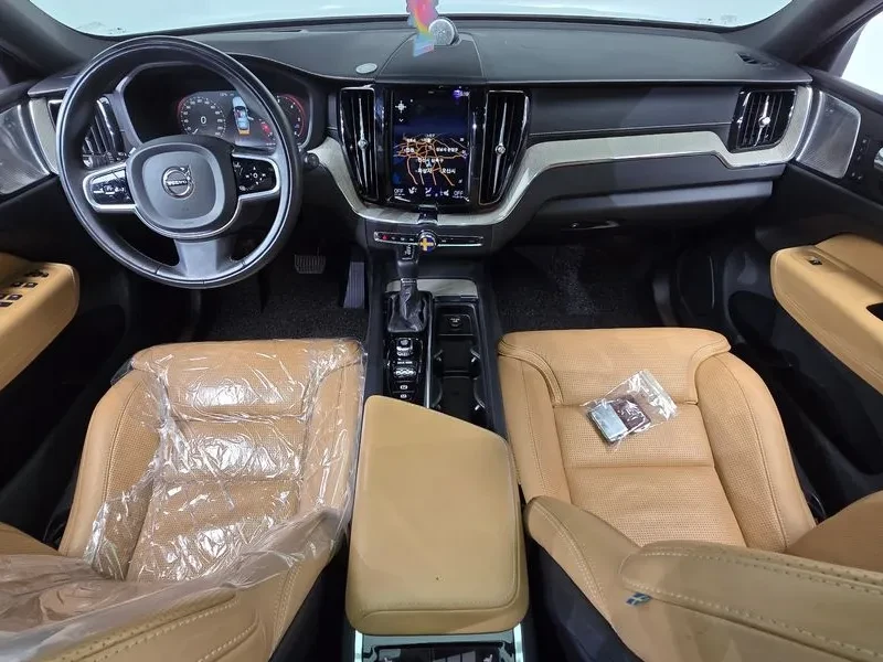 Volvo XC60 D4 - САМО 30% АВАНС, снимка 7 - Автомобили и джипове - 55927651