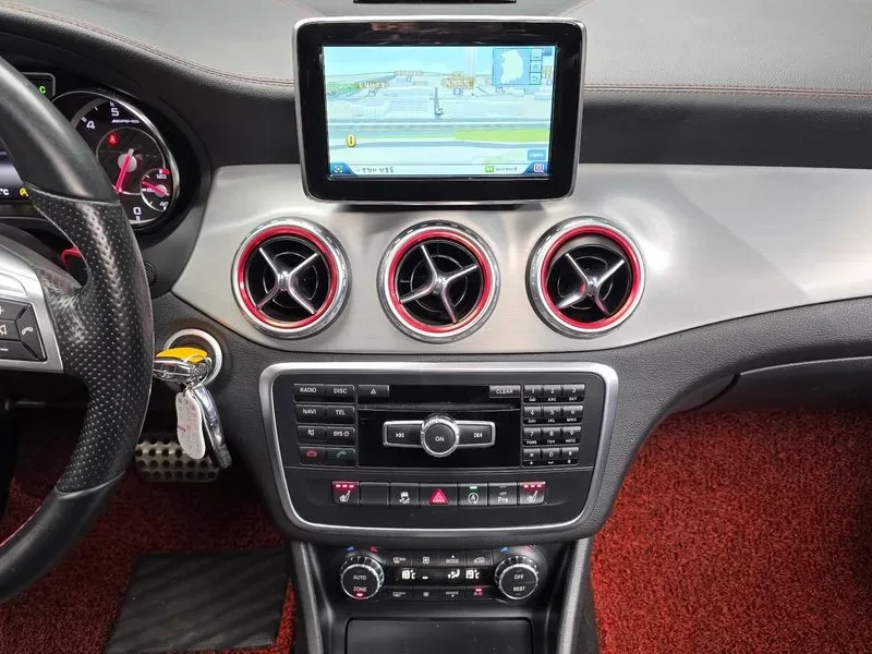 Mercedes-Benz GLA X156 Gla45 Amg 4Matic, снимка 14 - Автомобили и джипове - 56293117