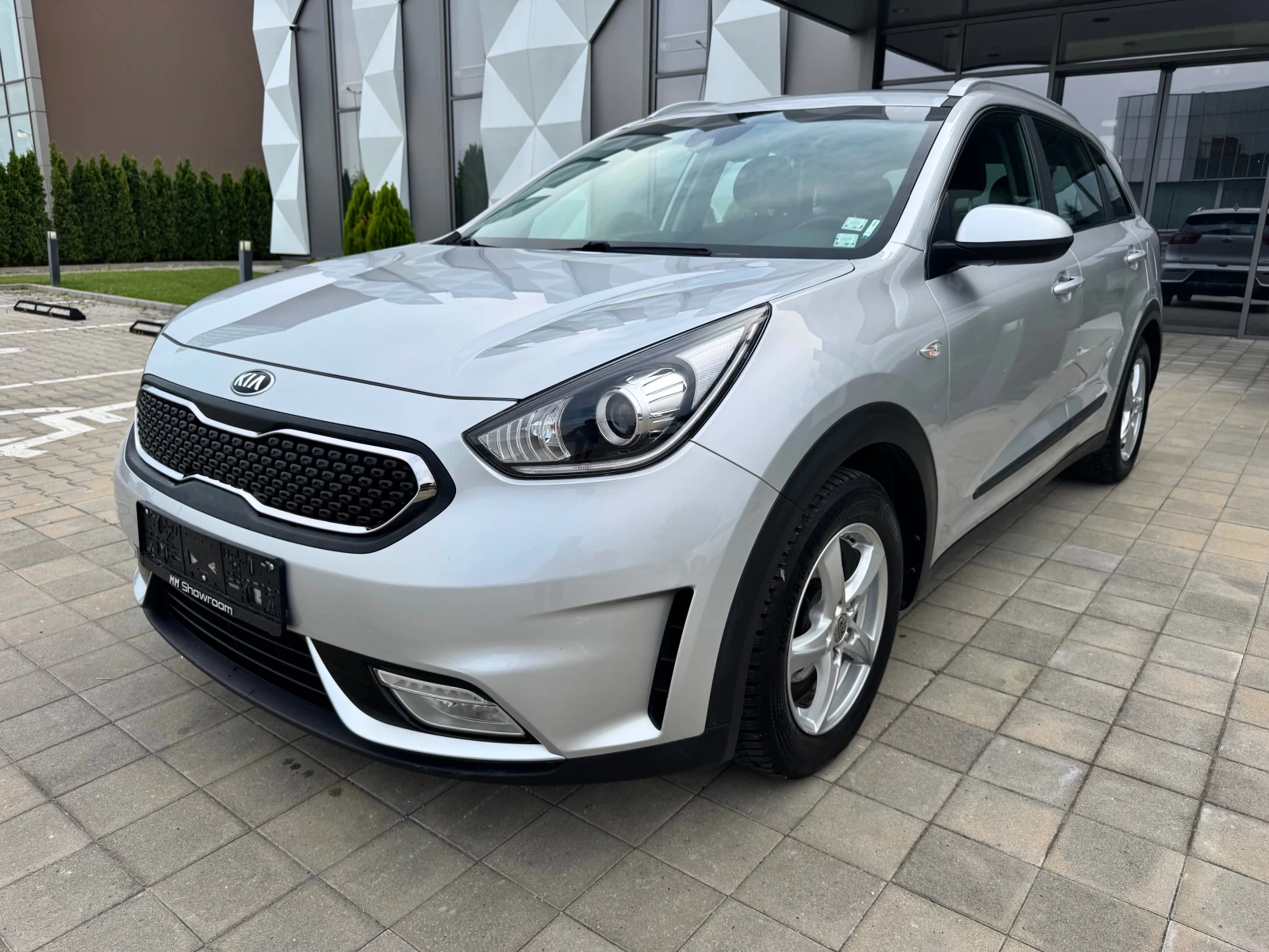 Kia Niro HYBRID-PREMIUM--ПОДГРЕВ-С.КНИЖКА-LANE-ASIST, снимка 1