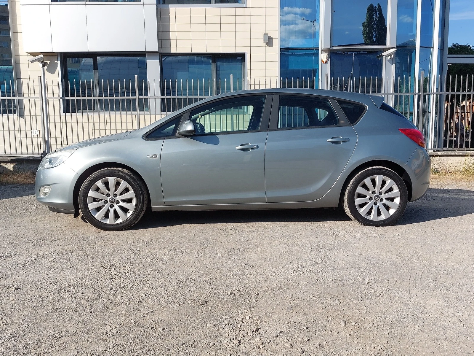 Opel Astra 1.7CDTi COSMO/SPORT NAVI КОЖА 6ск FACELIFT 5 БРОЯ - изображение 9