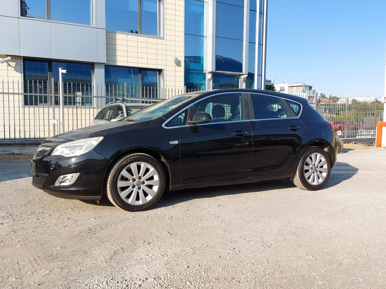 Opel Astra 1.7CDTi COSMO/SPORT NAVI КОЖА 6ск FACELIFT 5 БРОЯ - изображение 5