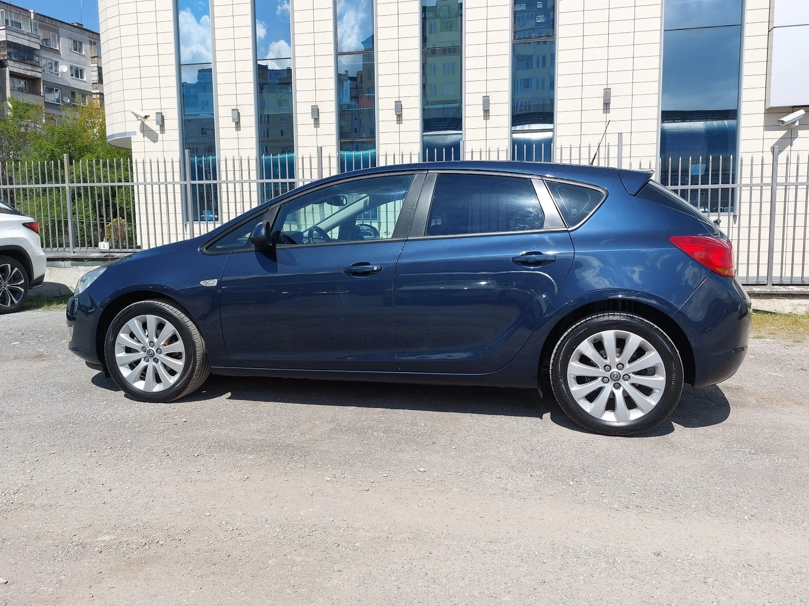 Opel Astra 1.7CDTi COSMO/SPORT NAVI КОЖА 6ск FACELIFT 5 БРОЯ - изображение 3