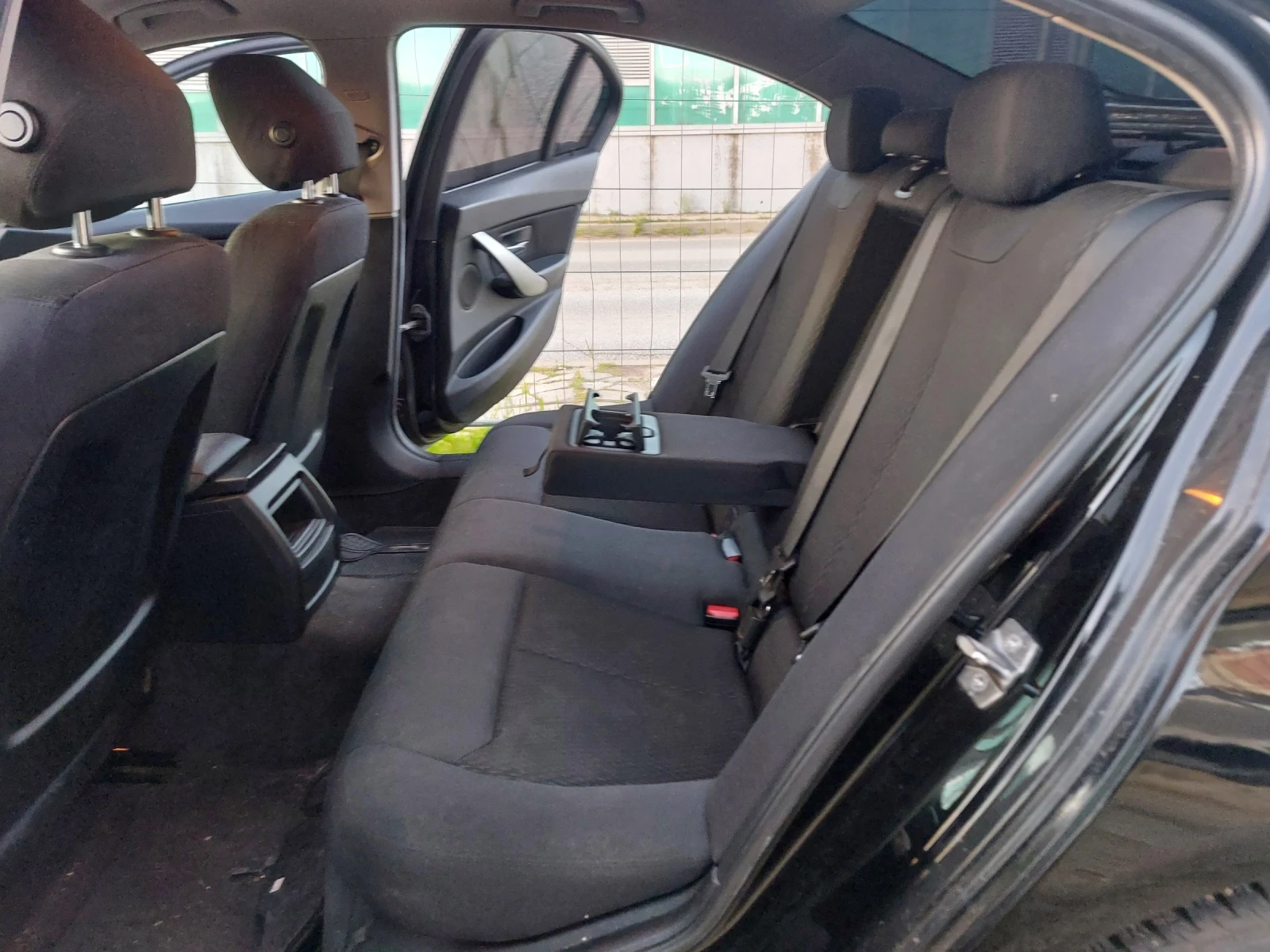 BMW 318 2.0d 143коня 100% ОБСЛУЖЕН НОВИ ВЕРИГИ , снимка 17 - Автомобили и джипове - 51994247