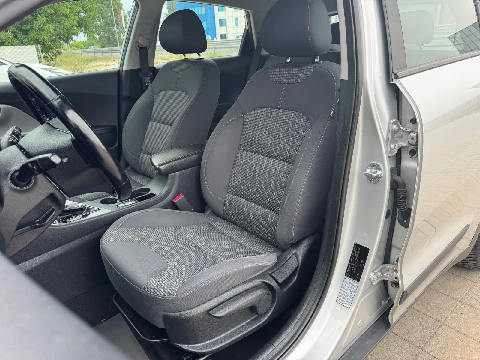 Kia Niro HYBRID-PREMIUM--ПОДГРЕВ-С.КНИЖКА-LANE-ASIST - изображение 10