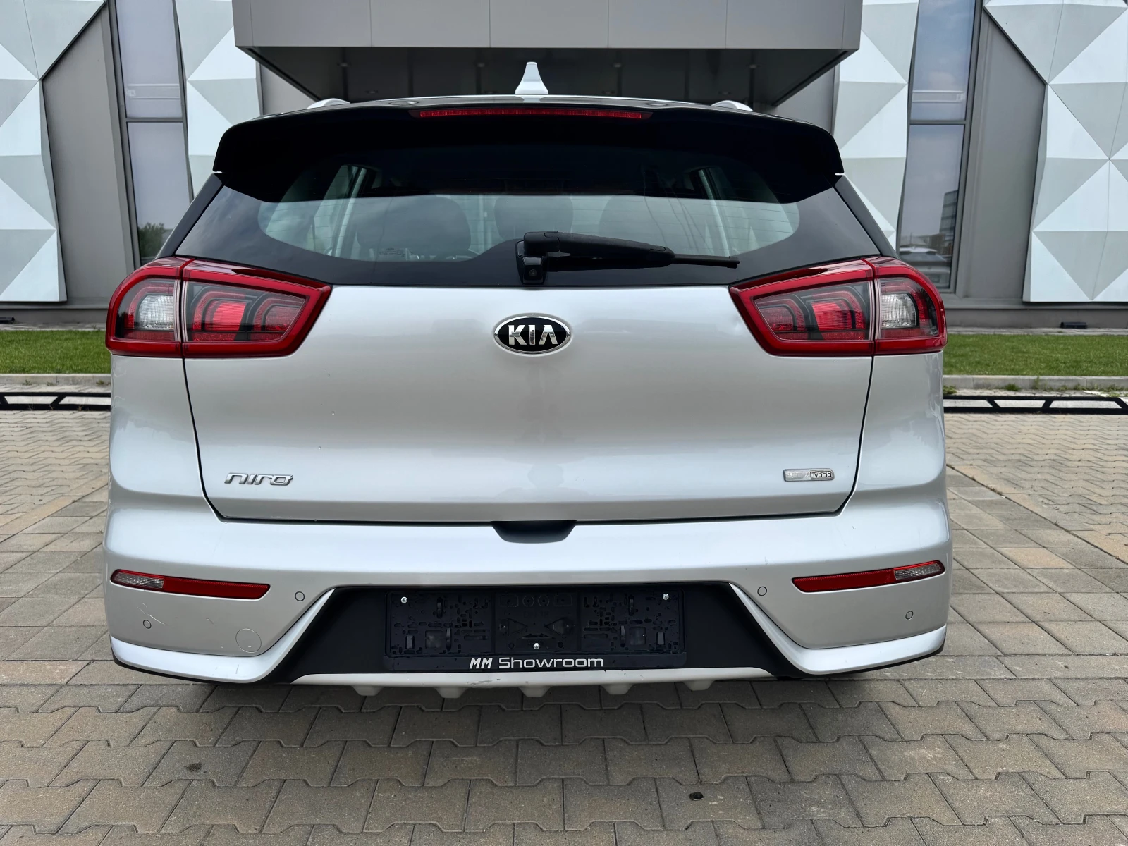 Kia Niro HYBRID-PREMIUM--ПОДГРЕВ-С.КНИЖКА-LANE-ASIST - изображение 6