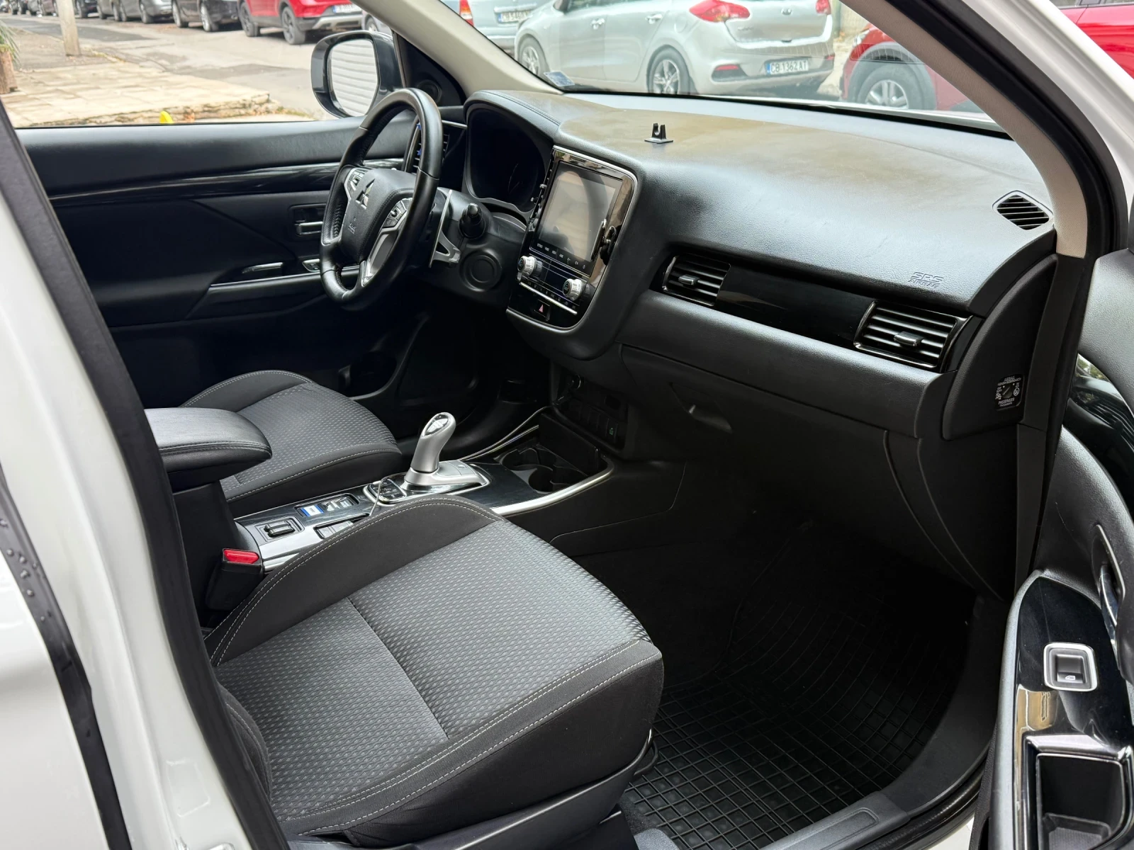 Mitsubishi Outlander 2.5 PHVE Plug-in Hybrid 4�4 | Mobile.bg � ����������� 13