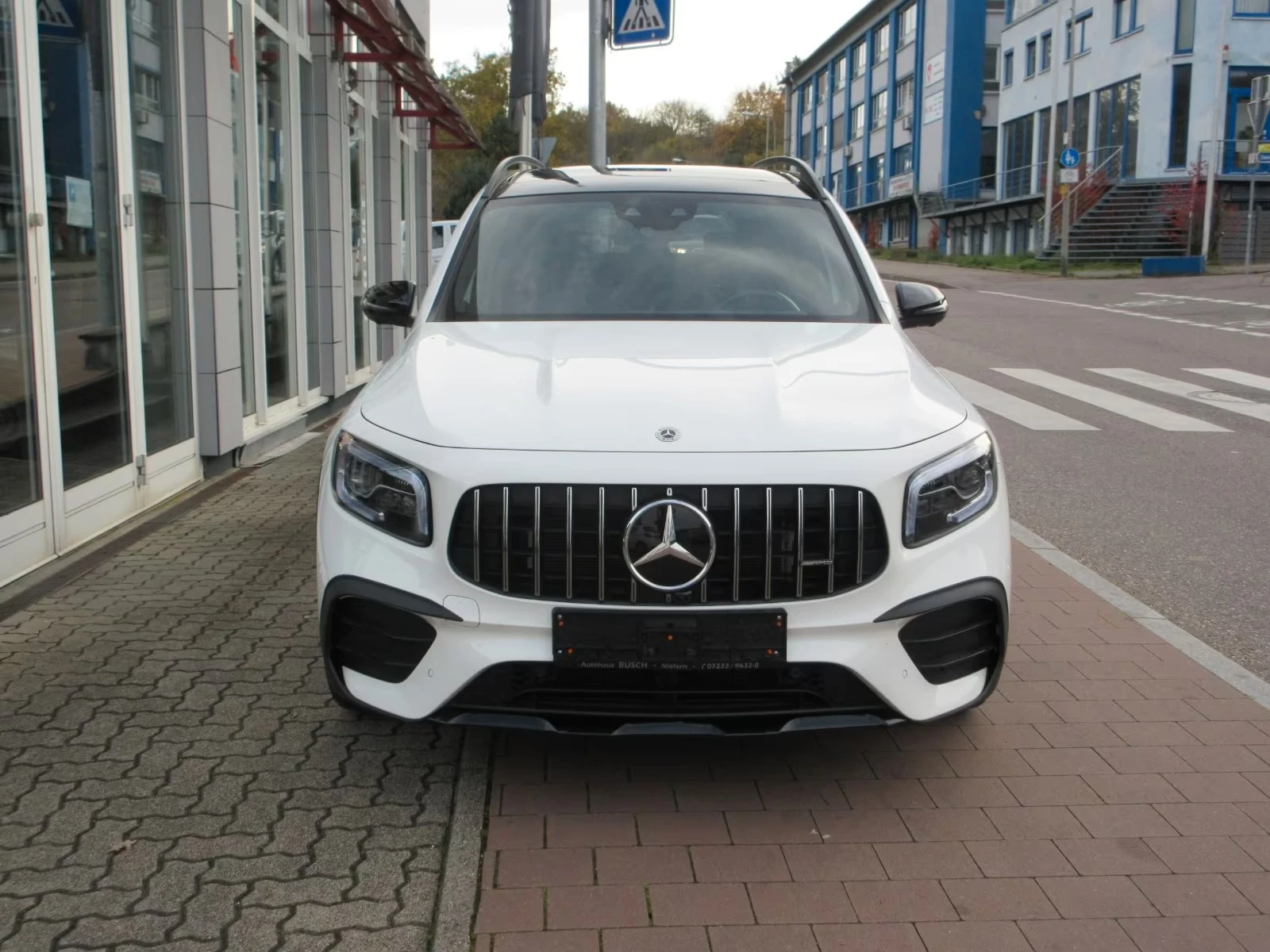 Mercedes-Benz GLB 35 AMG 4Matic - изображение 2