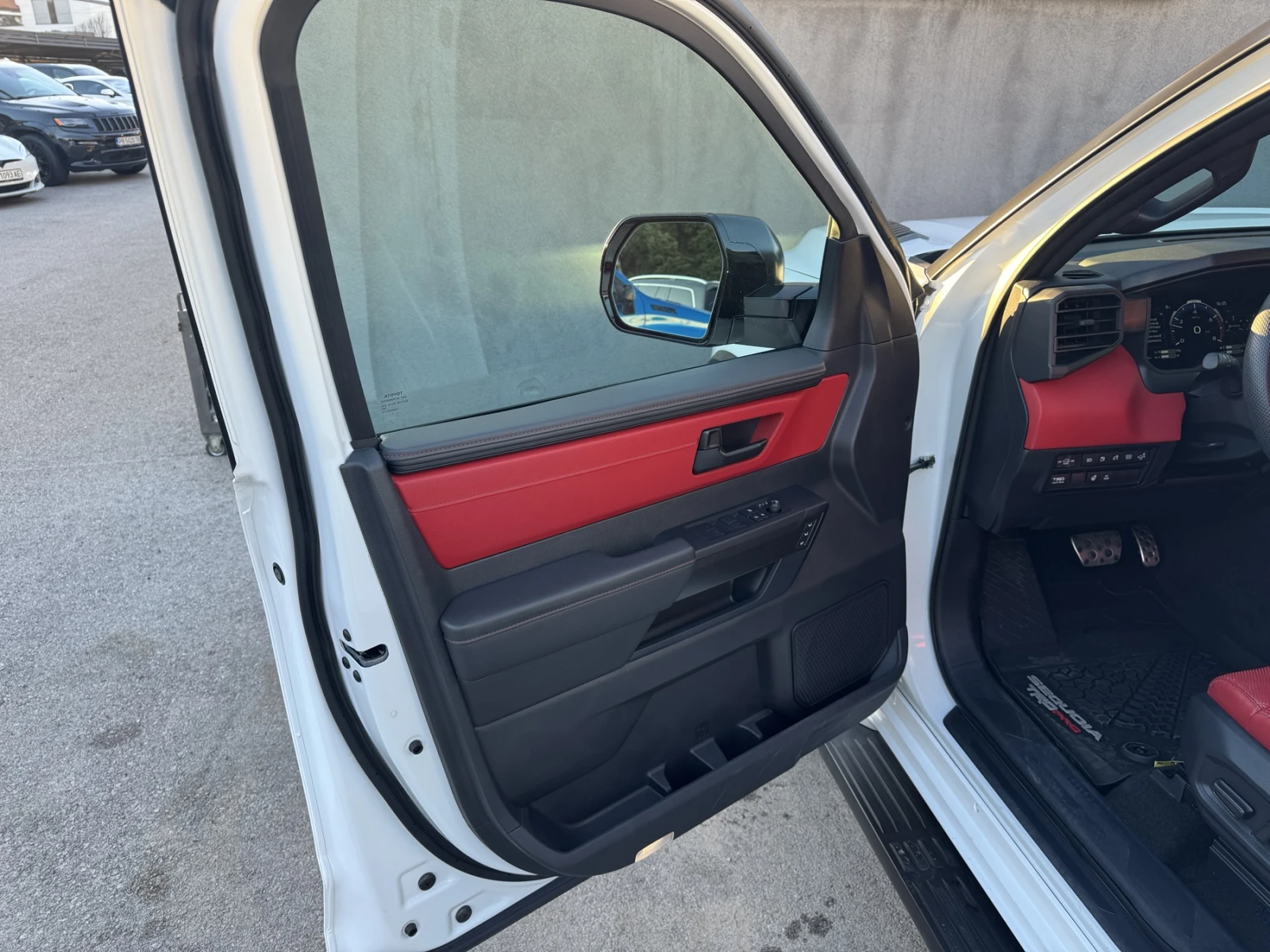 Toyota Sequoia TRD PRO 3.5L V6 i-FORCE MAX - изображение 9