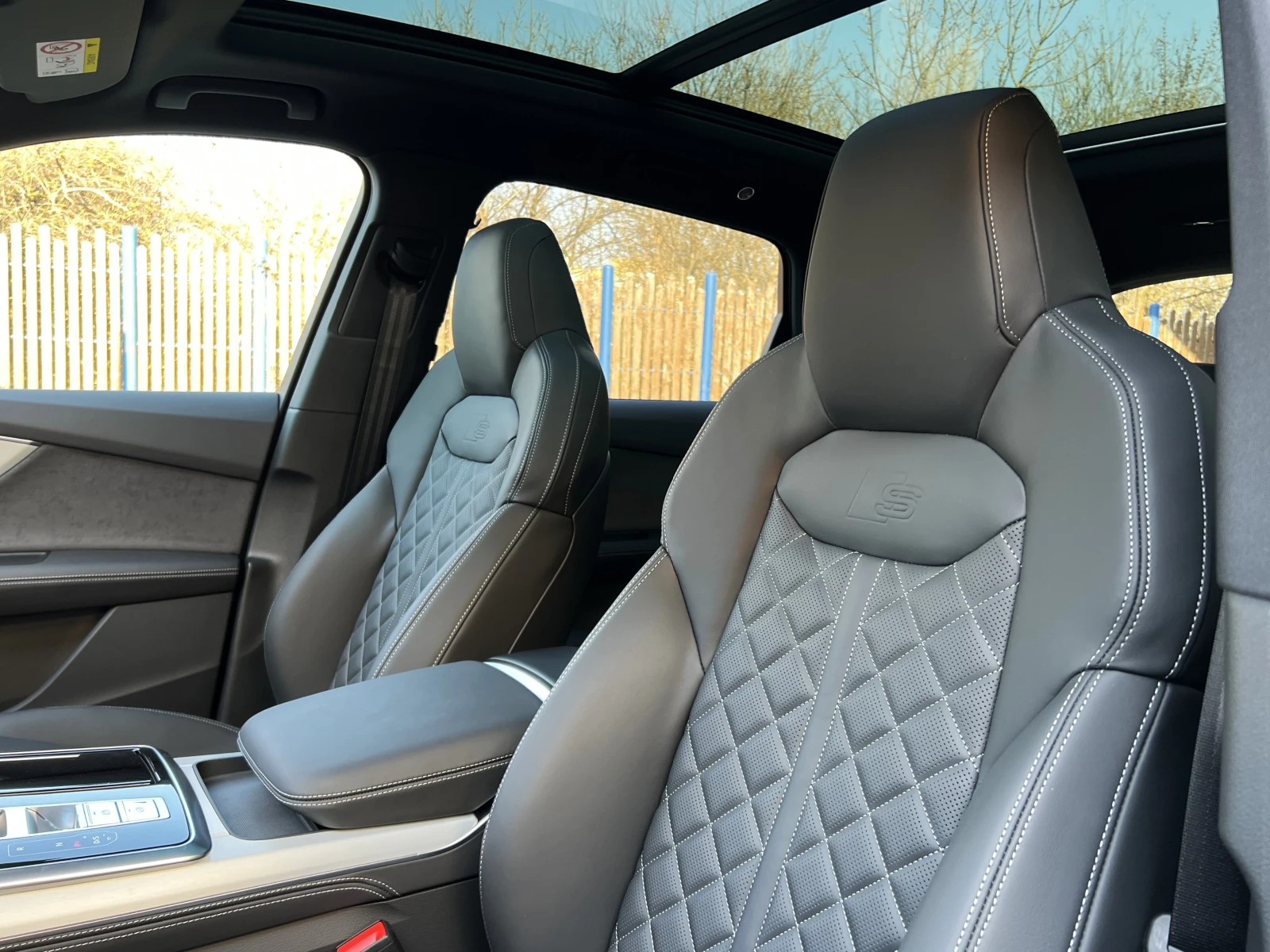 Audi SQ7 TFSI/FACELIFT/B&O/MATRIX/HEAD UP/B&O/PANO/7-МЕСТЕН, снимка 8 - Автомобили и джипове - 53864600