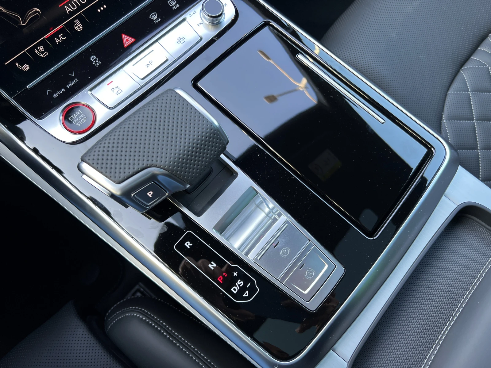 Audi SQ7 TFSI/FACELIFT/B&O/MATRIX/HEAD UP/B&O/PANO/7-МЕСТЕН, снимка 12 - Автомобили и джипове - 53864600