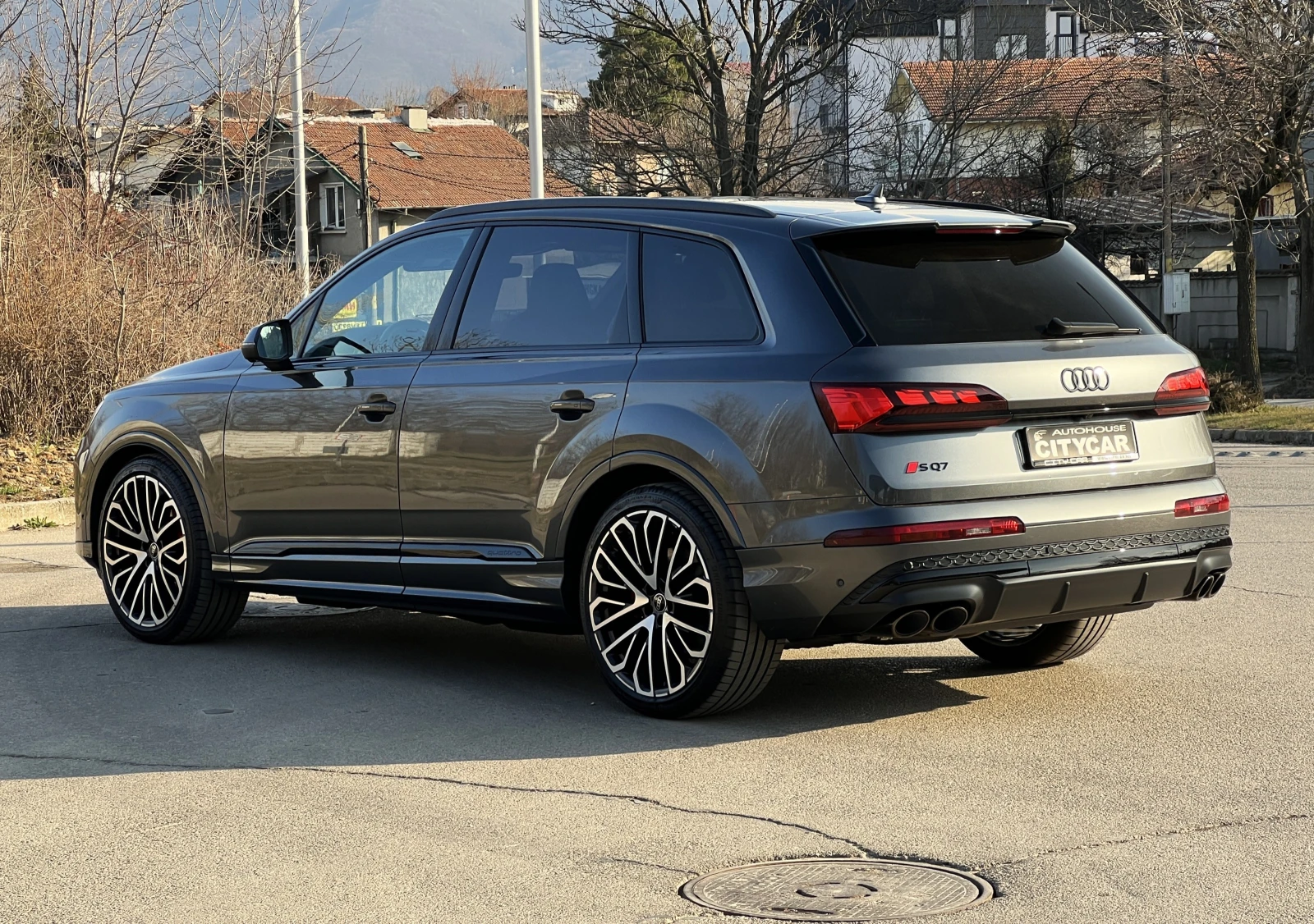 Audi SQ7 TFSI/FACELIFT/B&O/MATRIX/HEAD UP/B&O/PANO/7-МЕСТЕН, снимка 4 - Автомобили и джипове - 53864600
