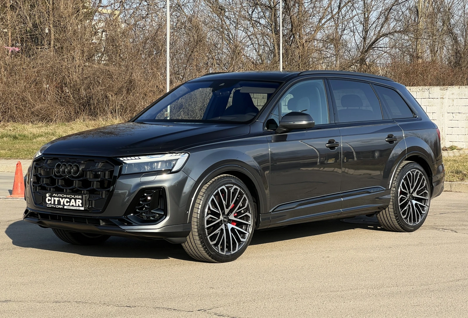 Audi SQ7 TFSI/FACELIFT/B&O/MATRIX/HEAD UP/B&O/PANO/7-МЕСТЕН, снимка 3 - Автомобили и джипове - 53864600