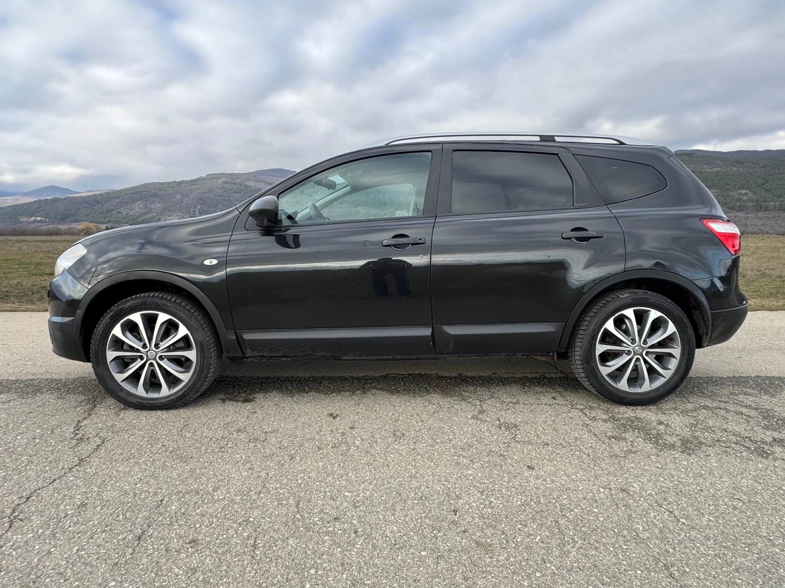 Nissan Qashqai Nissan Qashqai + 2 2.0 4�4 ��� 6+ 1����� ���� | Mobile.bg � ����������� 4