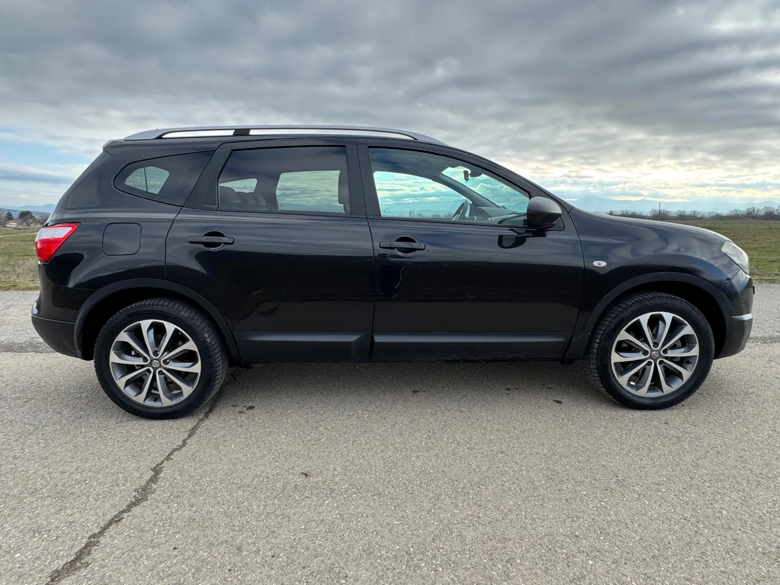 Nissan Qashqai Nissan Qashqai + 2 2.0 4�4 ��� 6+ 1����� ���� | Mobile.bg � ����������� 2