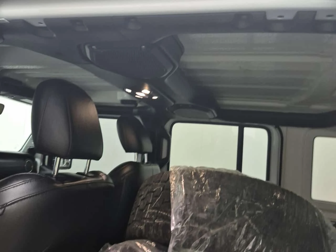 Jeep Wrangler * CARFAX * 2 КЛЮЧА * 2 БРОЯ ГУМИ * , снимка 14 - Автомобили и джипове - 54412663