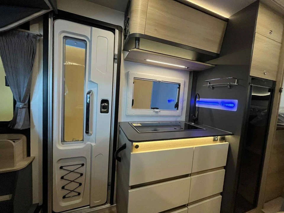 Кемпер ITINEO CJ660 165к.с. LIFEPO4 батерия, снимка 4 - Каравани и кемпери - 54942615