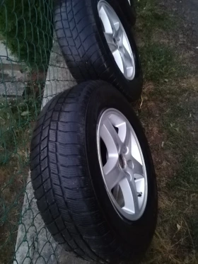 Гуми с джанти Bridgestone 205/70R15, снимка 3 - Гуми и джанти - 48457737