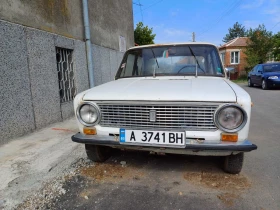  Lada 21011