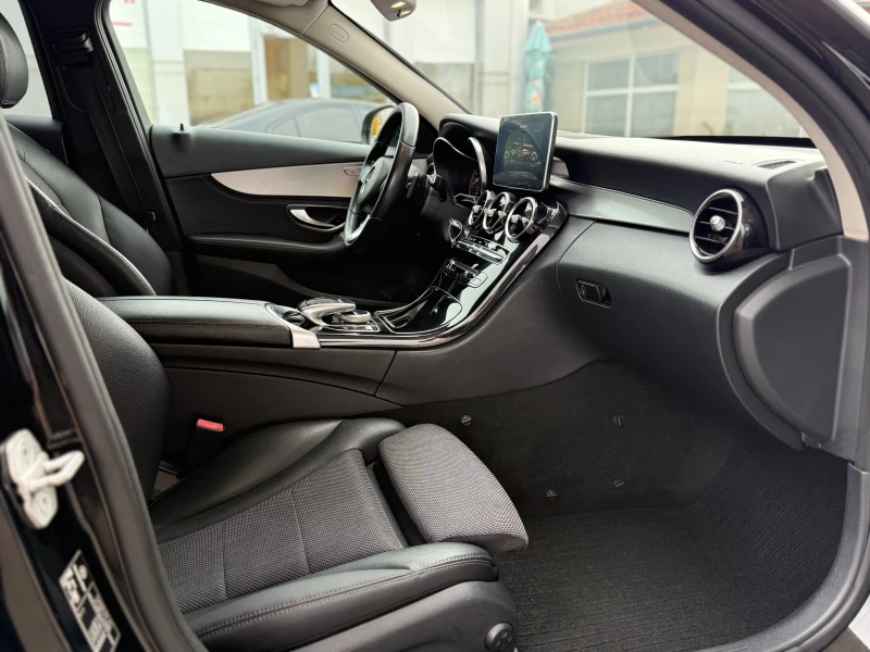 Mercedes-Benz C 220 Avantgarde, снимка 11 - Автомобили и джипове - 52105221