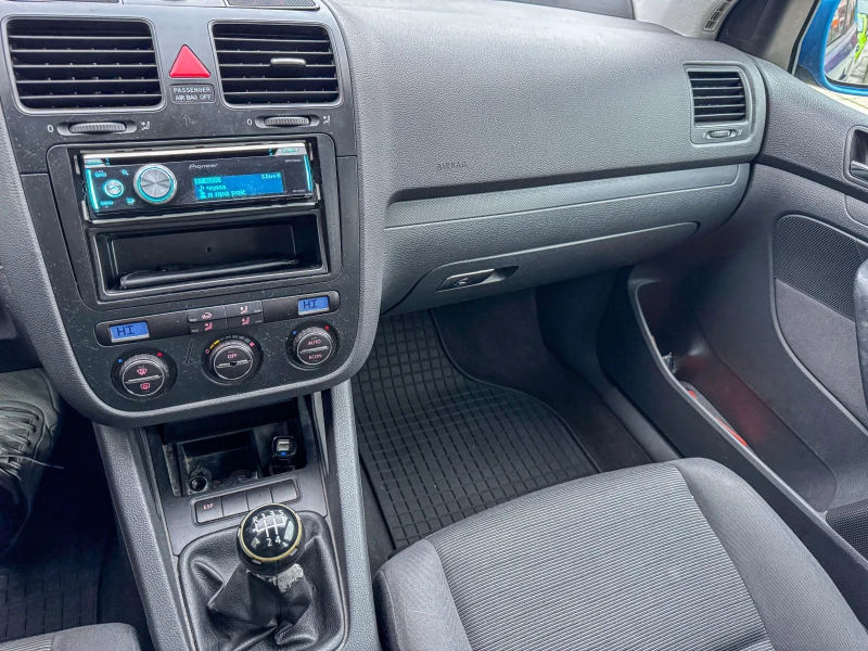 VW Golf 5 1.9 TDI, снимка 15 - Автомобили и джипове - 53097605