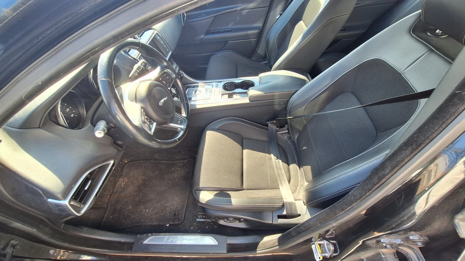 Jaguar XE R SPORT  - изображение 10